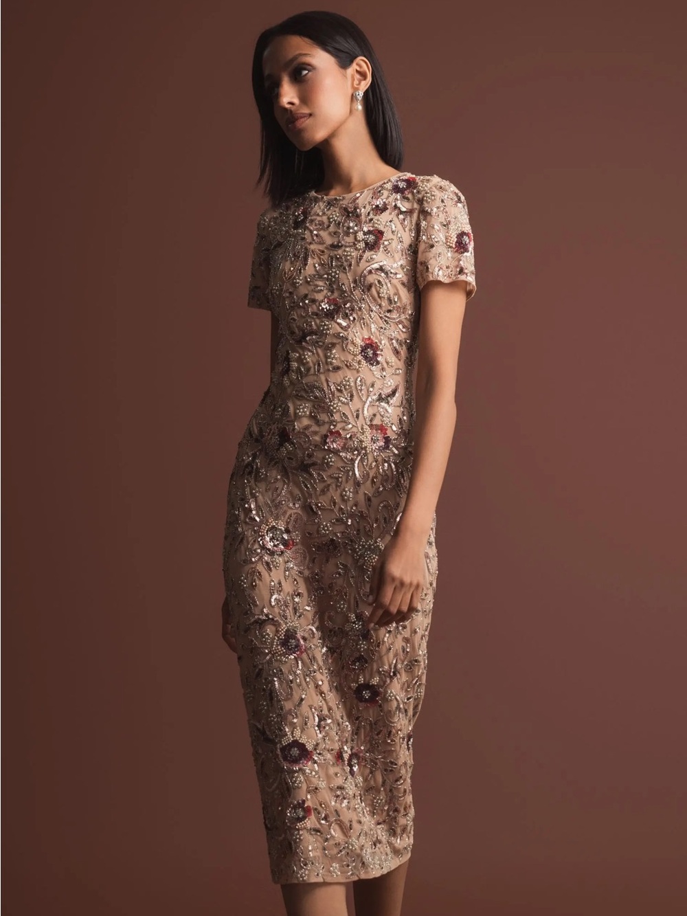 MAC DUGGAL
Beige Floral Embellished Short Sleeve Midi Dress - Picture 5 of 8
